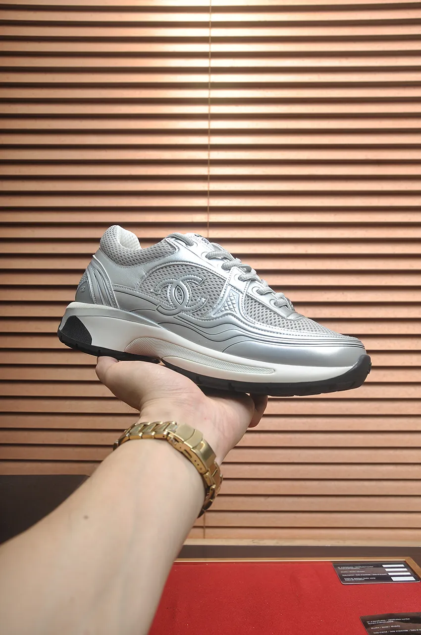 Men's shoes 💰600💶【CHANEL】(Chanel couple's model)👩‍❤️‍💋‍👨The latest all-season shoes🔥🔥The ultimate derivative model. Not only are you more fashionable on your feet, but wearing flat shoes can also lengthen your overall body shape ~ "Features" The simple upper is paired with conspicuous small fragrant cloth strips, which is fashionable and high-end. 💕💕Selected Chanel fabric for the upper, comfortable and soft fabric lining available in 5 colors 🐎Size: (women's 35-39, customized 40. Men's 38-44, customized 45)